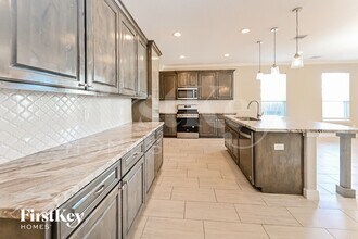 215 Brazos Dr in Baytown, TX - Foto de edificio - Building Photo