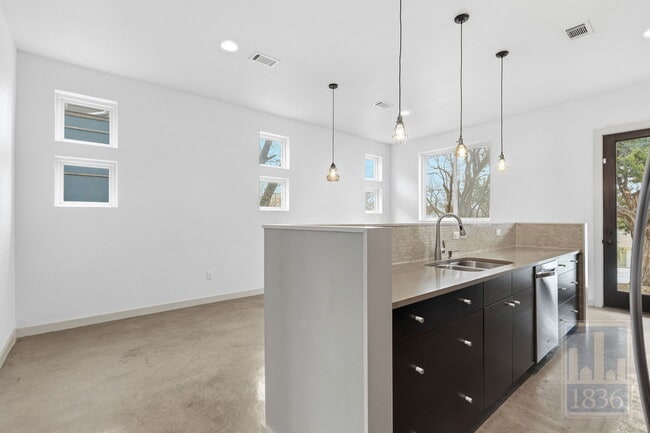 1520 Parker Ln in Austin, TX - Building Photo - Building Photo