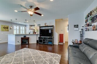 7859 Shoreline Ridge Ct in Las Vegas, NV - Building Photo - Building Photo