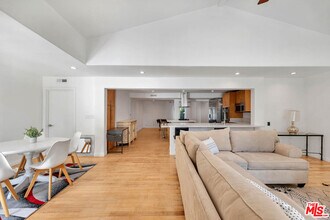 5890 Fairhaven Ave in Los Angeles, CA - Building Photo - Building Photo