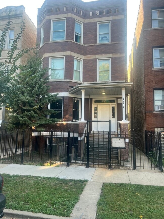 property at 1434 S St Louis Ave