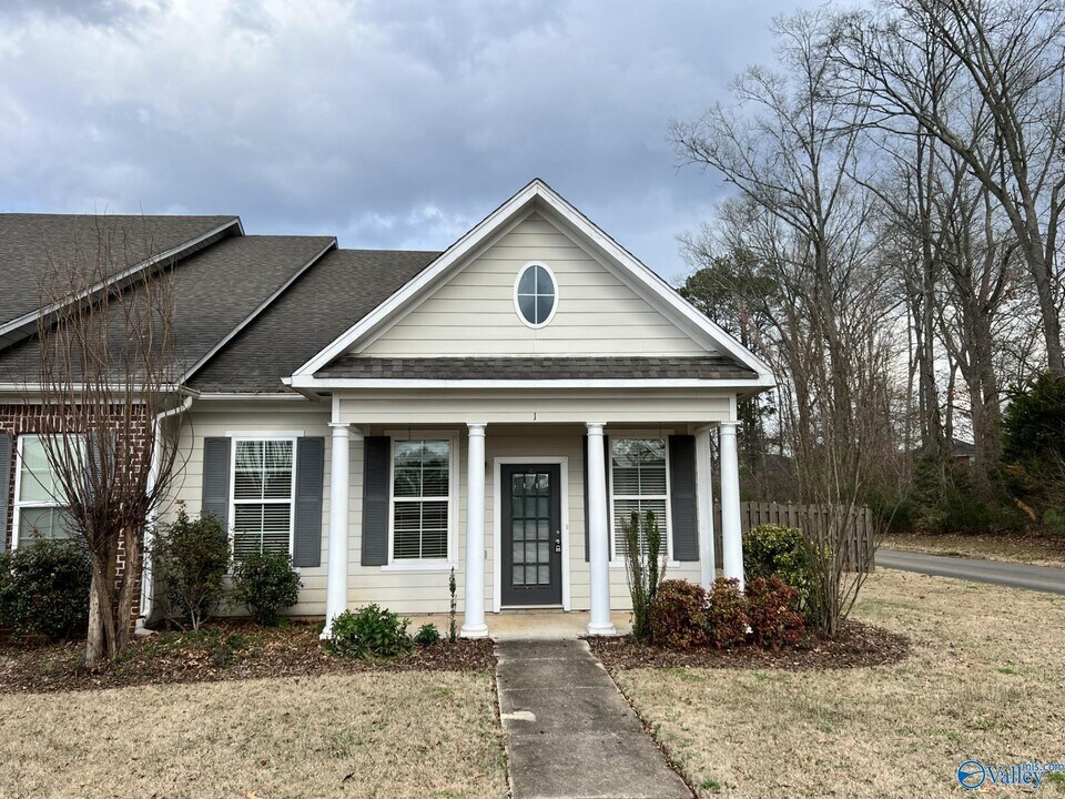 1 Atherton Cir SW in Huntsville, AL - Building Photo