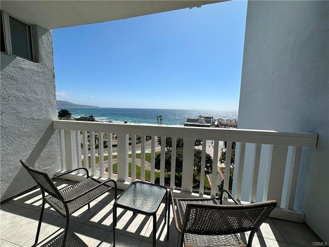 640 The Village, Unit 217 in Redondo Beach, CA - Building Photo - Building Photo