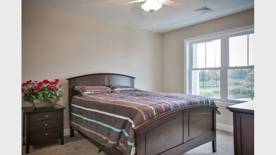 Longview Place Apartments in Hampton, NH - Foto de edificio - Building Photo
