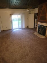 3211 Grandview Dr W in University Place, WA - Building Photo - Building Photo