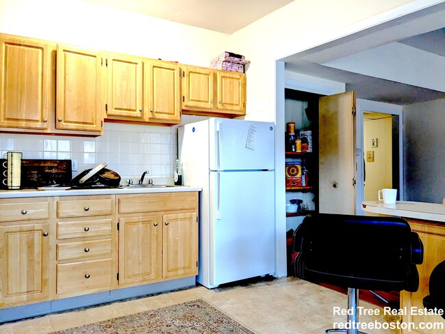 1131 Commonwealth Ave in Boston, MA - Building Photo - Building Photo