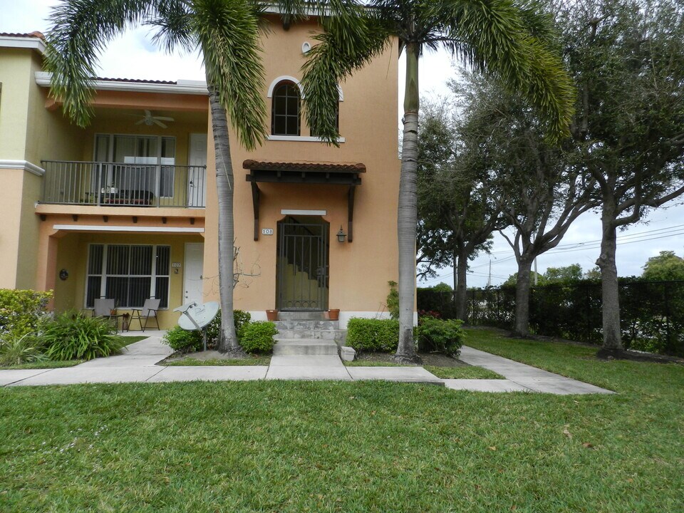 3569 Forest Hill Blvd in West Palm Beach, FL - Building Photo