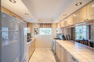 221 Waterside Dr in Hypoluxo, FL - Building Photo