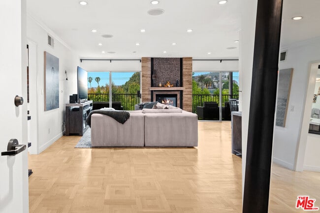 property at 949 Kings Rd