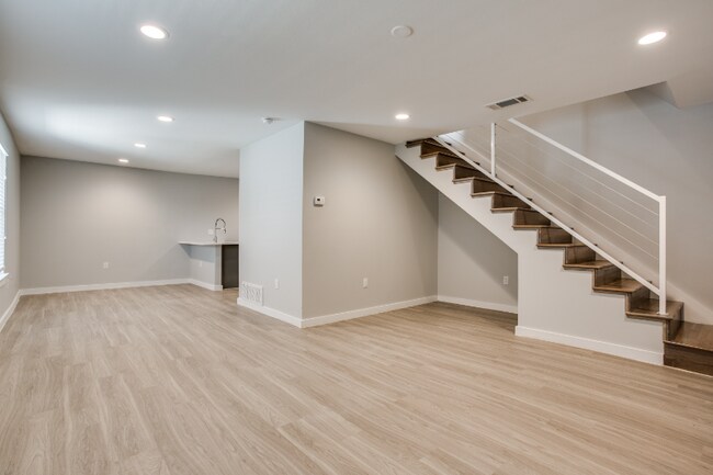 3328 Cedarplaza Ln in Dallas, TX - Foto de edificio - Building Photo