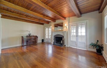 246 Park Ave in Manhasset, NY - Building Photo - Building Photo