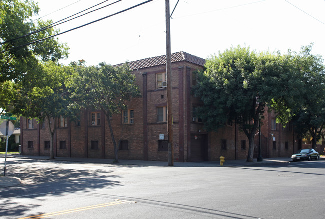 Hunter House in Stockton, CA - Foto de edificio - Building Photo