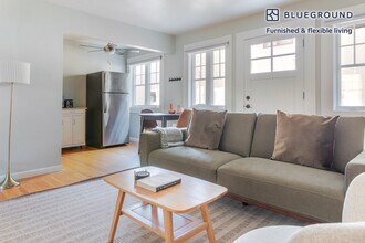 327 Hawthorne Ave in Palo Alto, CA - Foto de edificio - Building Photo