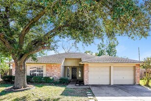 7202 Skylight Ln in Houston, TX - Building Photo