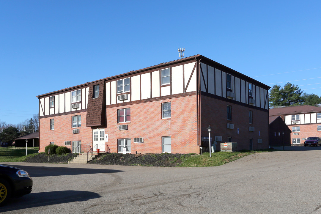 Yorkshire Apartments in Massillon, OH - Building Photo