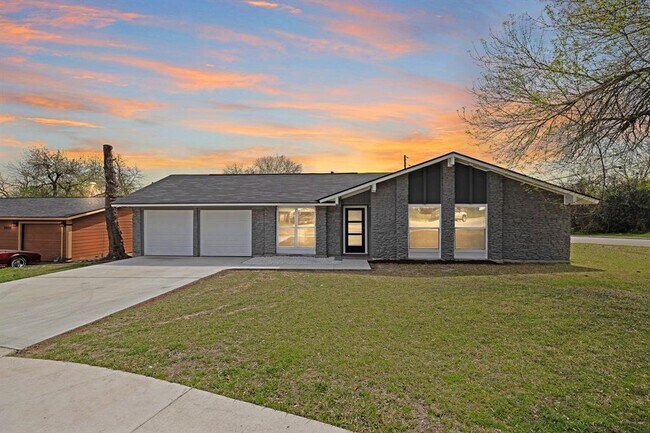2927 Norwood Hill Rd in Austin, TX - Building Photo - Building Photo