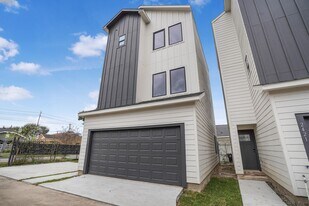 2419 Rosewood St in Houston, TX - Building Photo