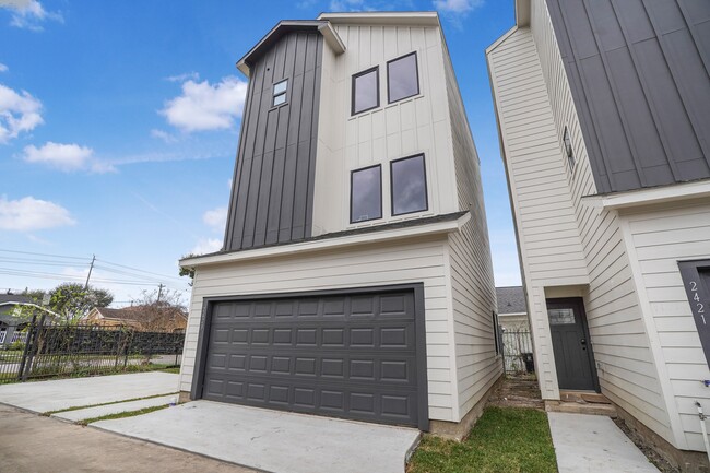 property at 2419 Rosewood St