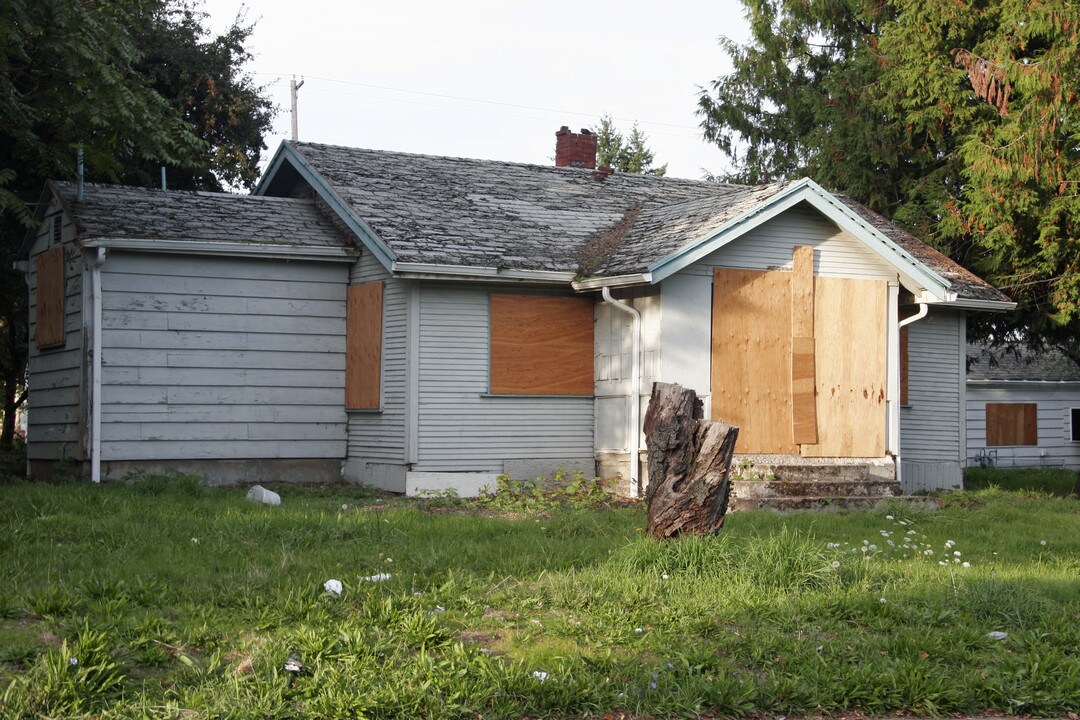 12011 SE Ankeny St in Portland, OR - Building Photo