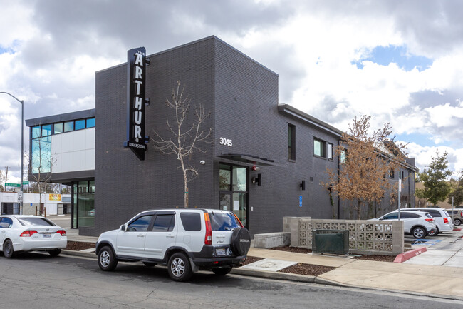 The Arthur @ Blackstone in Fresno, CA - Foto de edificio - Building Photo