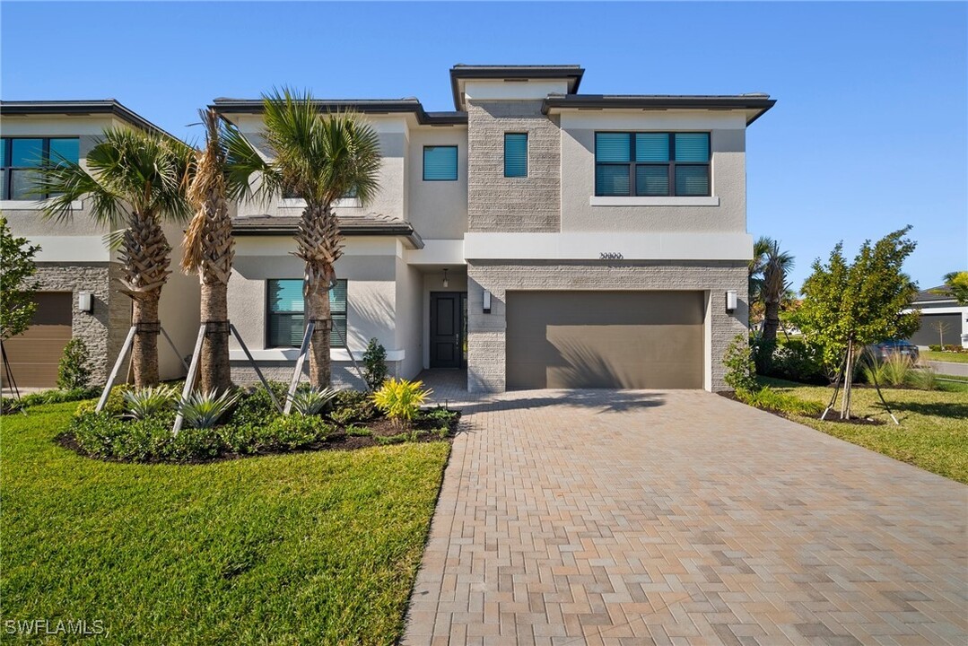 20800 Thistle Leaf Ln in Estero, FL - Building Photo