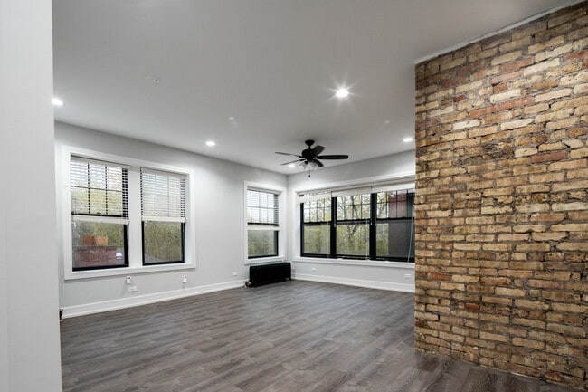 1058 W Glenlake Ave in Chicago, IL - Building Photo - Building Photo