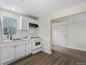 7060 Maxwell Ave in Warren, MI - Building Photo - Building Photo