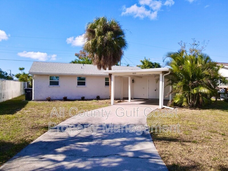 1023 Lillian St in Venice, FL - Building Photo