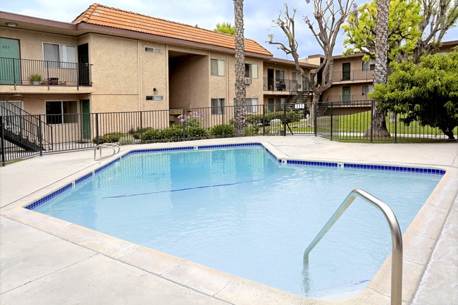 Los Arcos Apartments