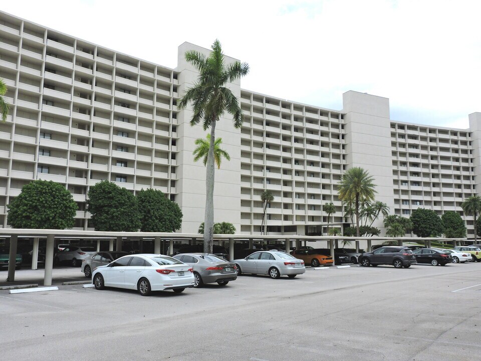 122 Lakeshore Dr in North Palm Beach, FL - Building Photo