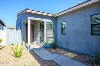 824 E Monte Wy in Phoenix, AZ - Building Photo - Building Photo