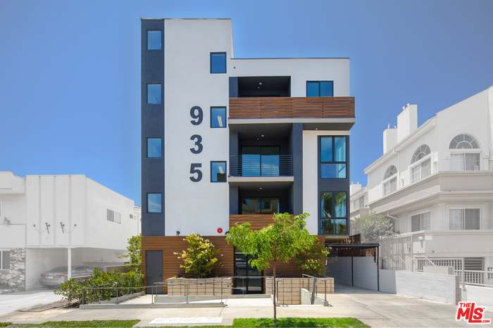 935 N Hudson Ave, Unit 402 in Los Angeles, CA - Foto de edificio