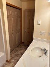 727 Mustang Dr in Belle Fourche, SD - Foto de edificio - Building Photo