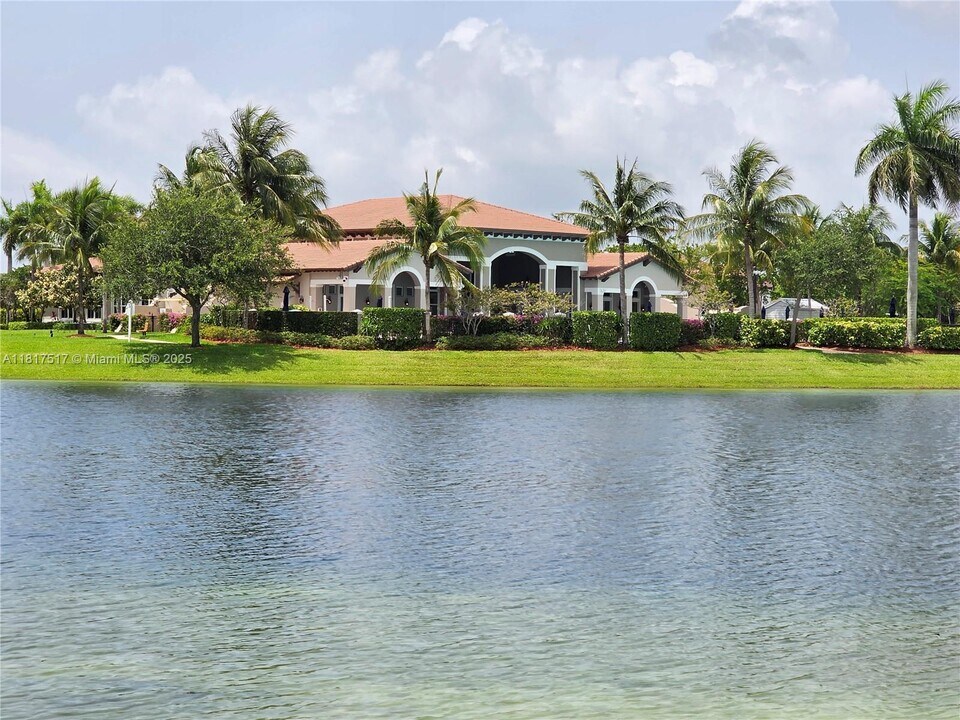 22415 SW 89th Ave in Cutler Bay, FL - Building Photo