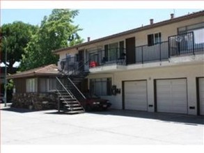 1121 Oakmont Dr in San Jose, CA - Building Photo - Building Photo