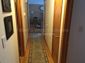 1232 Trout Brook Dr in West Hartford, CT - Building Photo - Building Photo