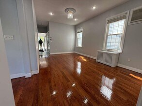 18 W 49th St in Bayonne, NJ - Building Photo - Building Photo