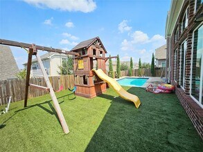 319 Chandan Wy in Irving, TX - Building Photo - Building Photo