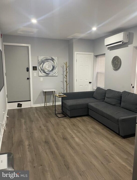 4087 Lancaster Ave in Philadelphia, PA - Building Photo