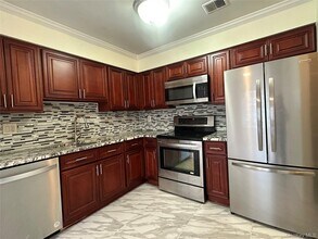 216 Springmeadow Dr in Holbrook, NY - Building Photo - Building Photo