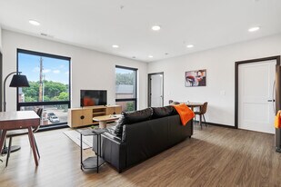 423 E Michigan St in Indianapolis, IN - Building Photo