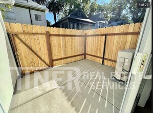 1509 Eggplant Alley in Sacramento, CA - Foto de edificio - Building Photo