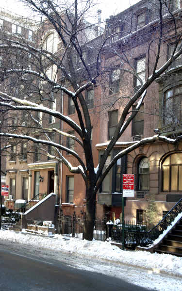 130 E 36th St in New York, NY - Building Photo