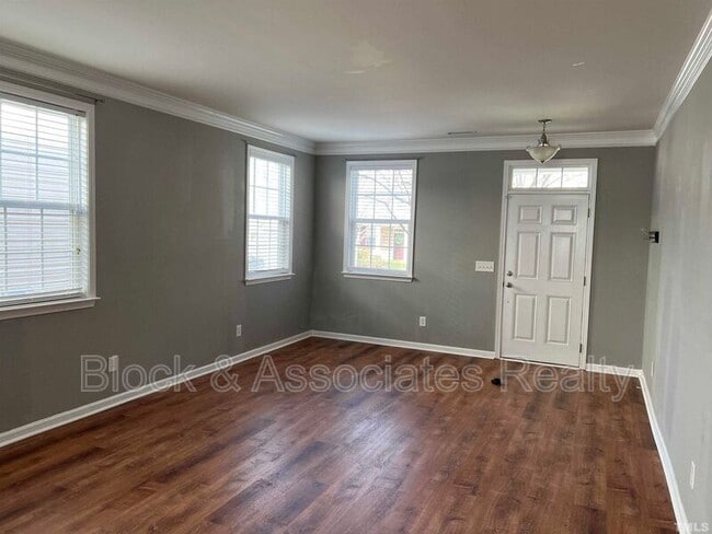 527 Emerald Downs Rd in Cary, NC - Building Photo - Building Photo