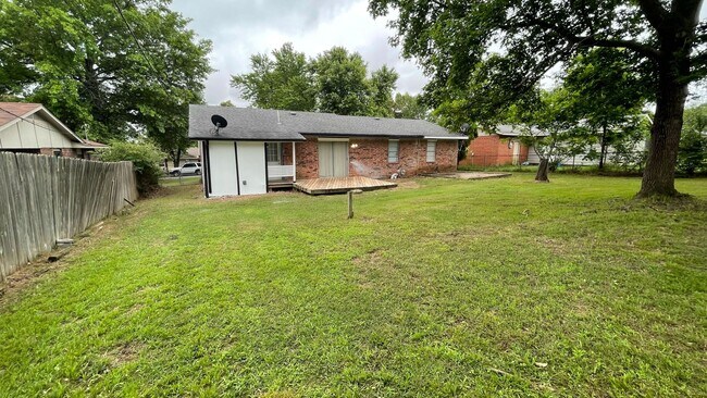311 Dogwood Dr in Tahlequah, OK - Building Photo - Building Photo