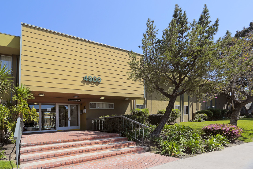 Country Villa Apartments in Long Beach, CA - Foto de edificio