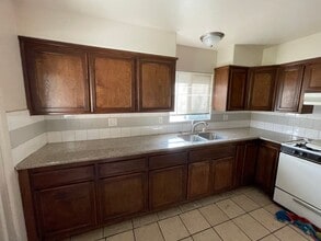 118 Hickerson Dr in Bakersfield, CA - Building Photo - Building Photo