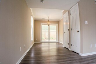321 Oak Arbor Ln in Winston-Salem, NC - Building Photo - Building Photo