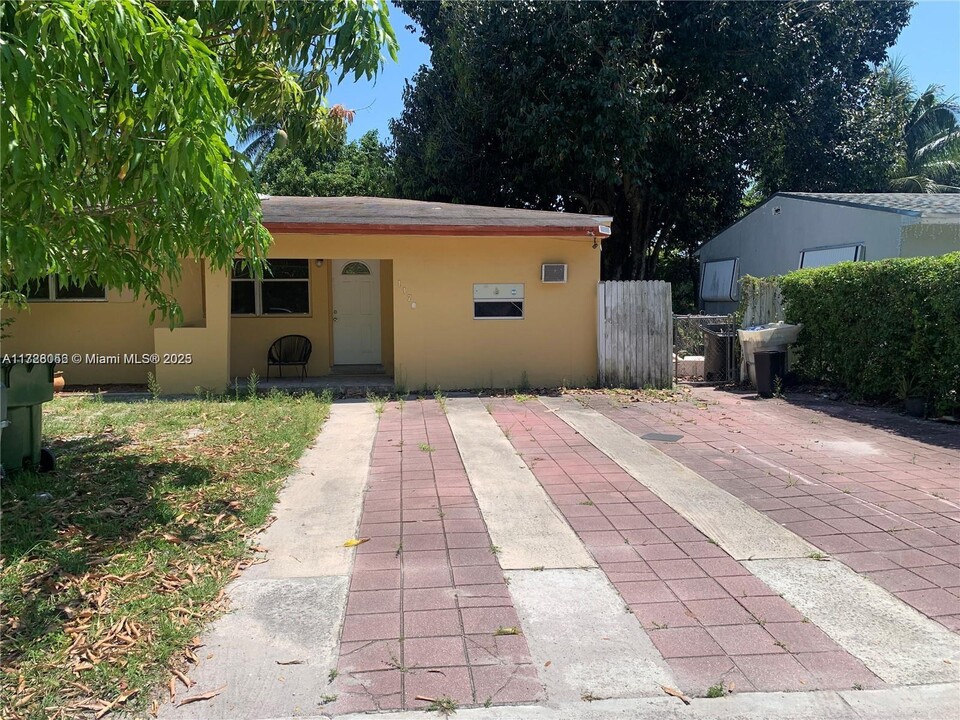 1170 NE 149th St in North Miami, FL - Building Photo