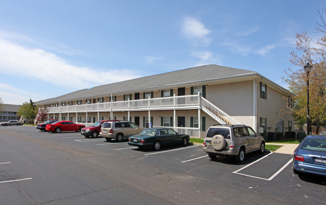 Colony Bay East Apartments in Canal Winchester, OH - Building Photo - Building Photo